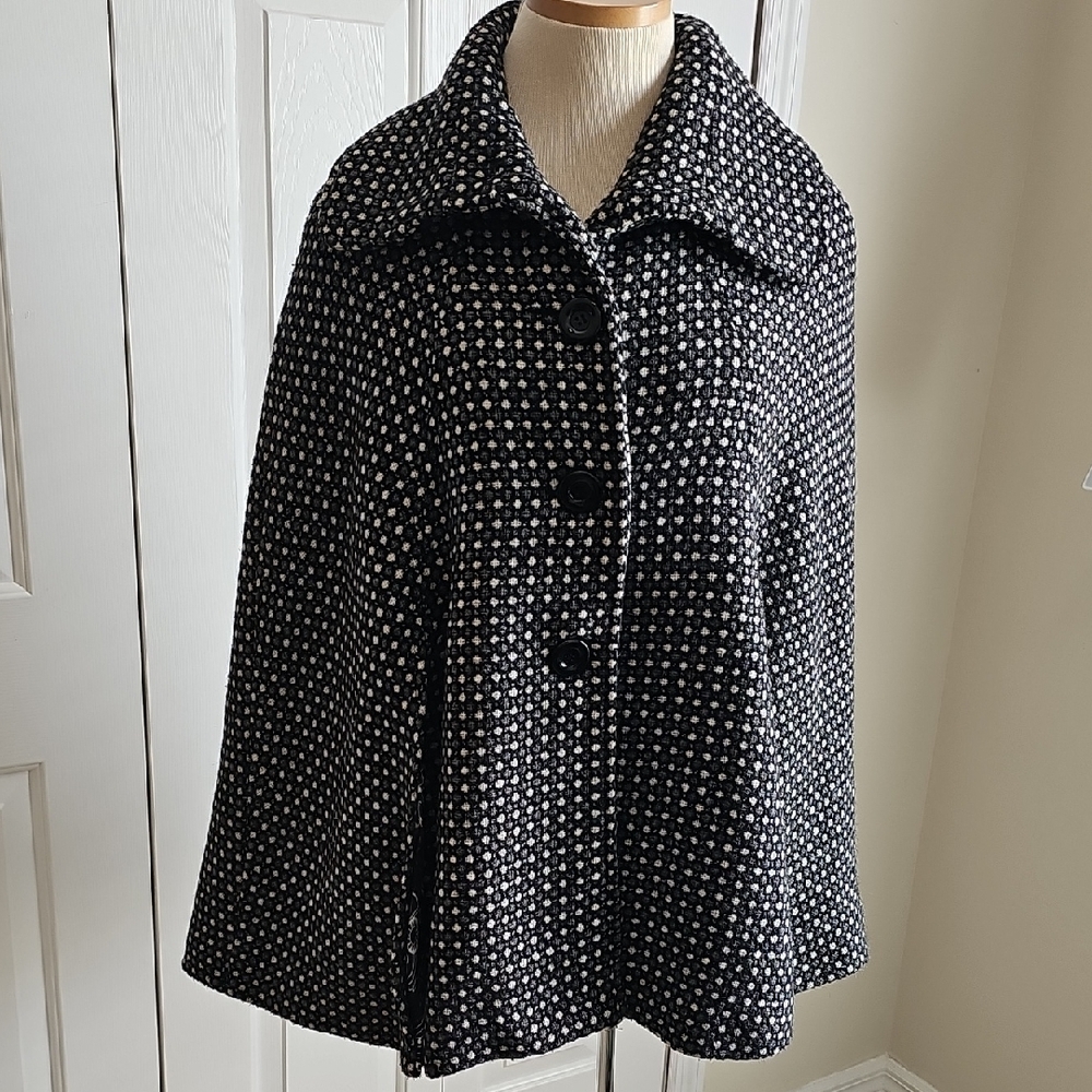 Steve Madden Black, Gray And White Cape/poncho. M/L.